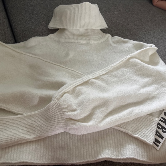 Urban Outfitters women’s long sleeve cropped turtleneck sweater SZ XS white - Picture 1 of 6